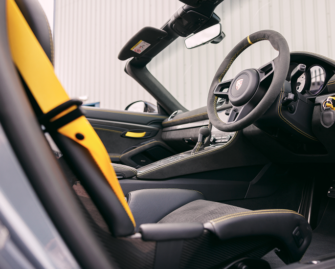 Porsche 718 Spider RS Hover
